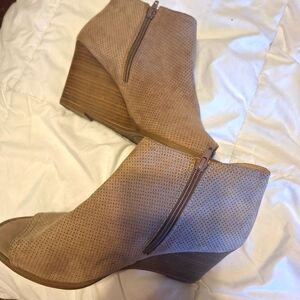 Tan Wedge Boots Size 9